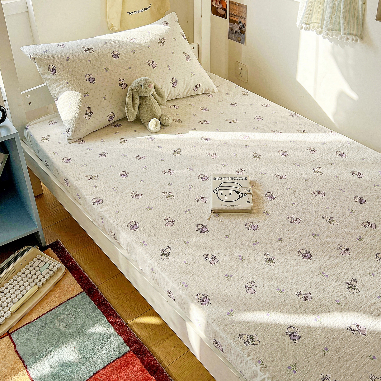 91家纺网 家纺一手货源 找家纺 纽缦家纺 2026新款云感提花双层纱学生床笠 裙子小兔