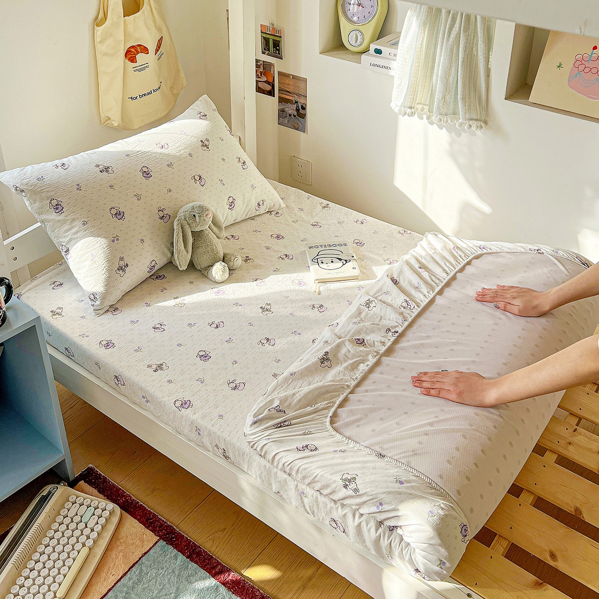 91家纺网 家纺一手货源 找家纺 纽缦家纺 2026新款云感提花双层纱学生床笠 裙子小兔