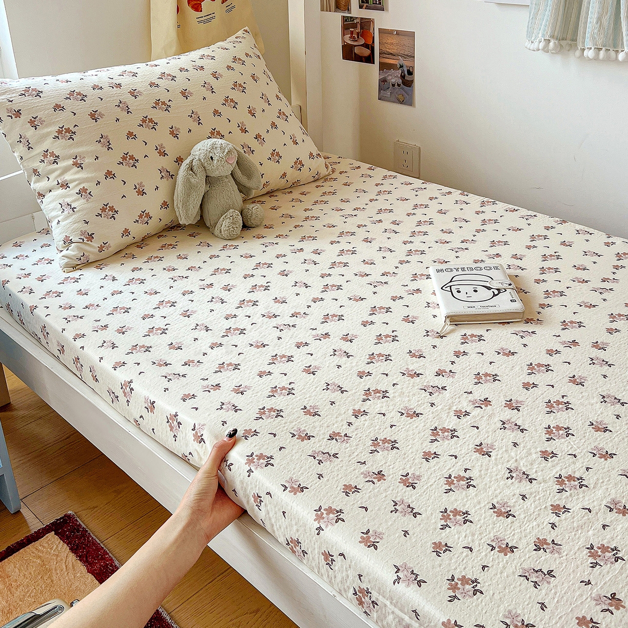 91家纺网 家纺一手货源 找家纺 纽缦家纺 2026新款云感提花双层纱学生床笠 苏瑾