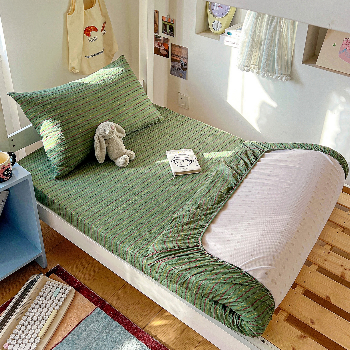 91家纺网 家纺一手货源 找家纺 纽缦家纺 2026新款云感提花双层纱学生床笠 六子棋绿