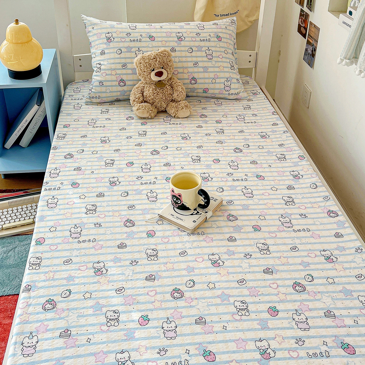 91家纺网 家纺一手货源 找家纺 纽缦家纺 2026新款云感提花双层纱学生床笠 切块草莓猫