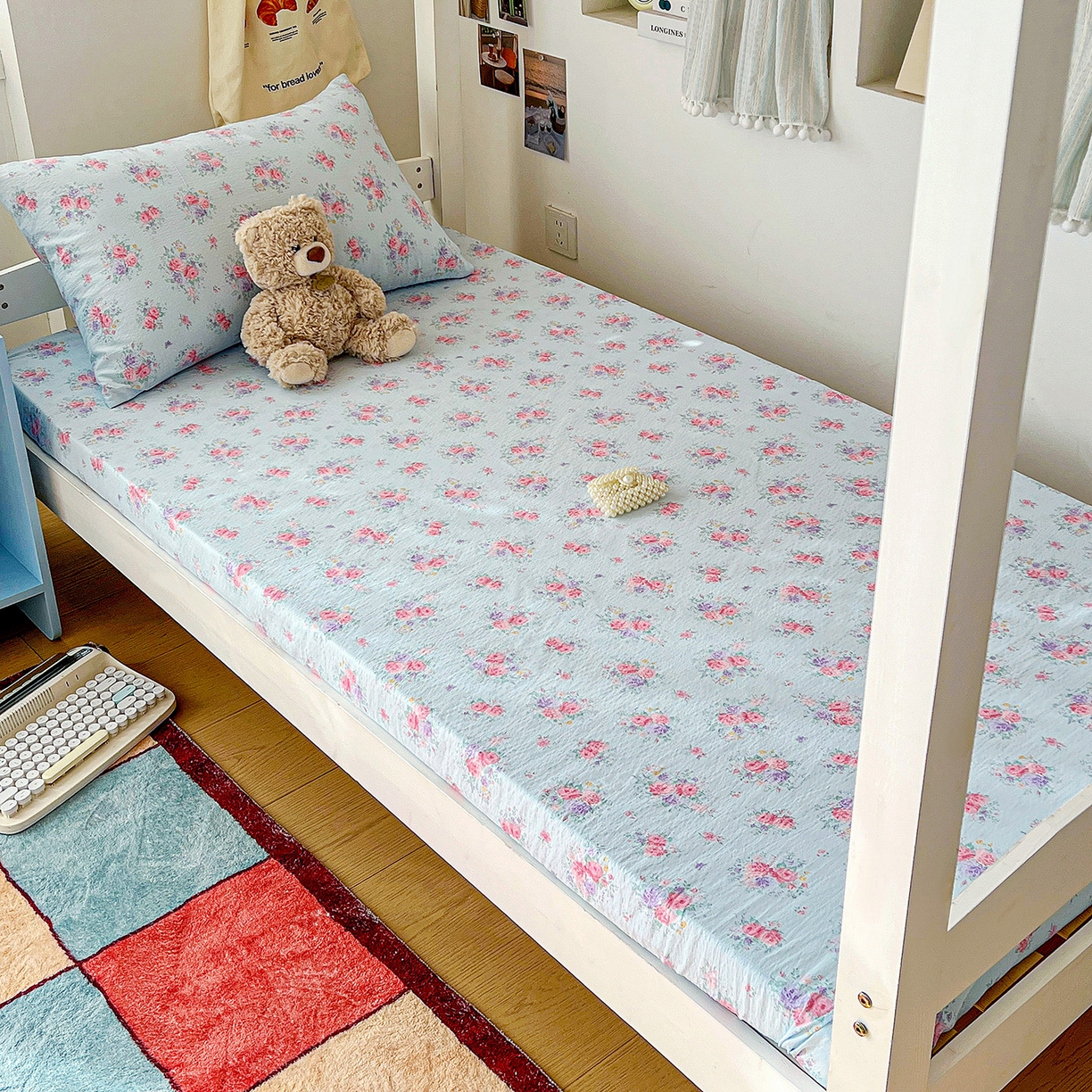 91家纺网 家纺一手货源 找家纺 纽缦家纺 2026新款云感提花双层纱学生床笠 清风与雾蓝