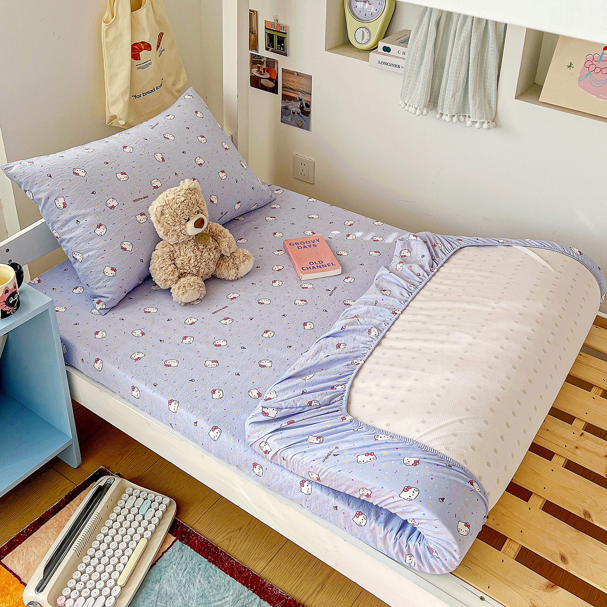 91家纺网 家纺一手货源 找家纺 纽缦家纺 2026新款云感提花双层纱学生床笠 蓝莓奶糖