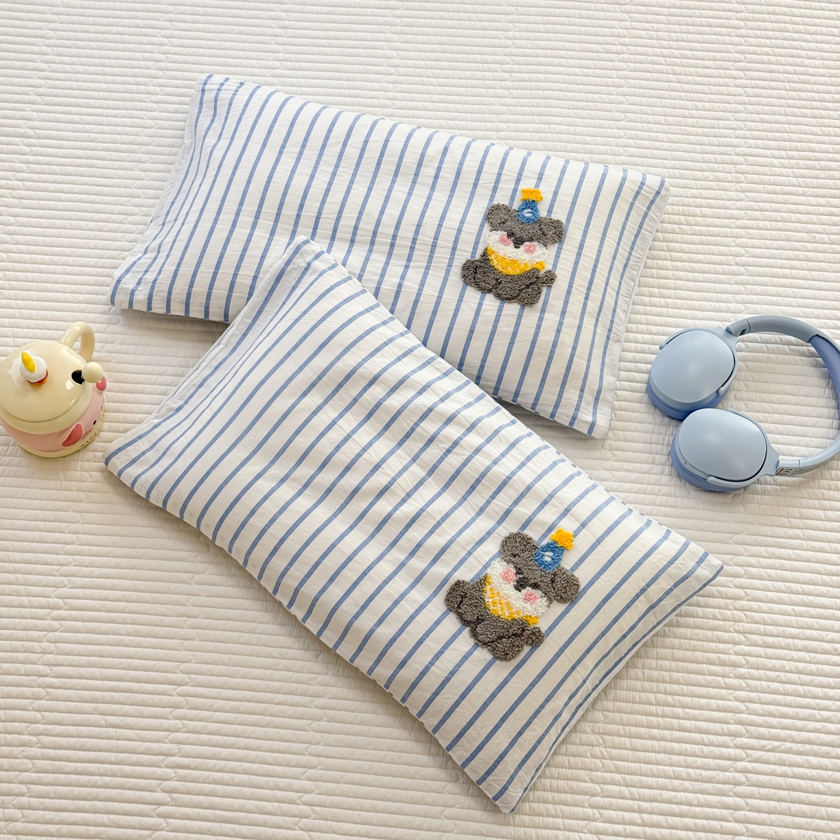 91家纺网 家纺一手货源 找家纺 （总）慕尚 2026新款色织水洗棉毛巾绣枕套