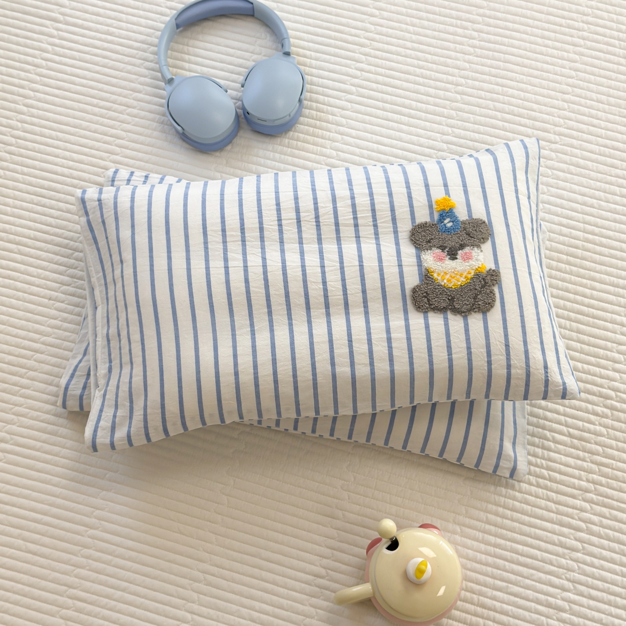 91家纺网 家纺一手货源 找家纺 （总）慕尚 2026新款色织水洗棉毛巾绣枕套