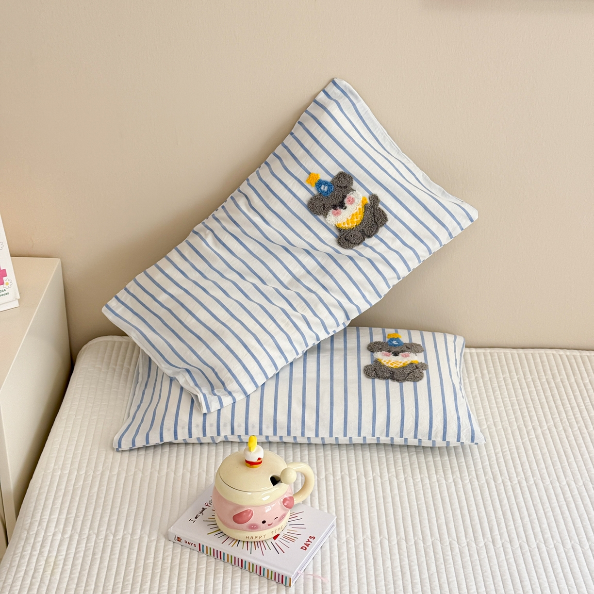 91家纺网 家纺一手货源 找家纺 （总）慕尚 2026新款色织水洗棉毛巾绣枕套