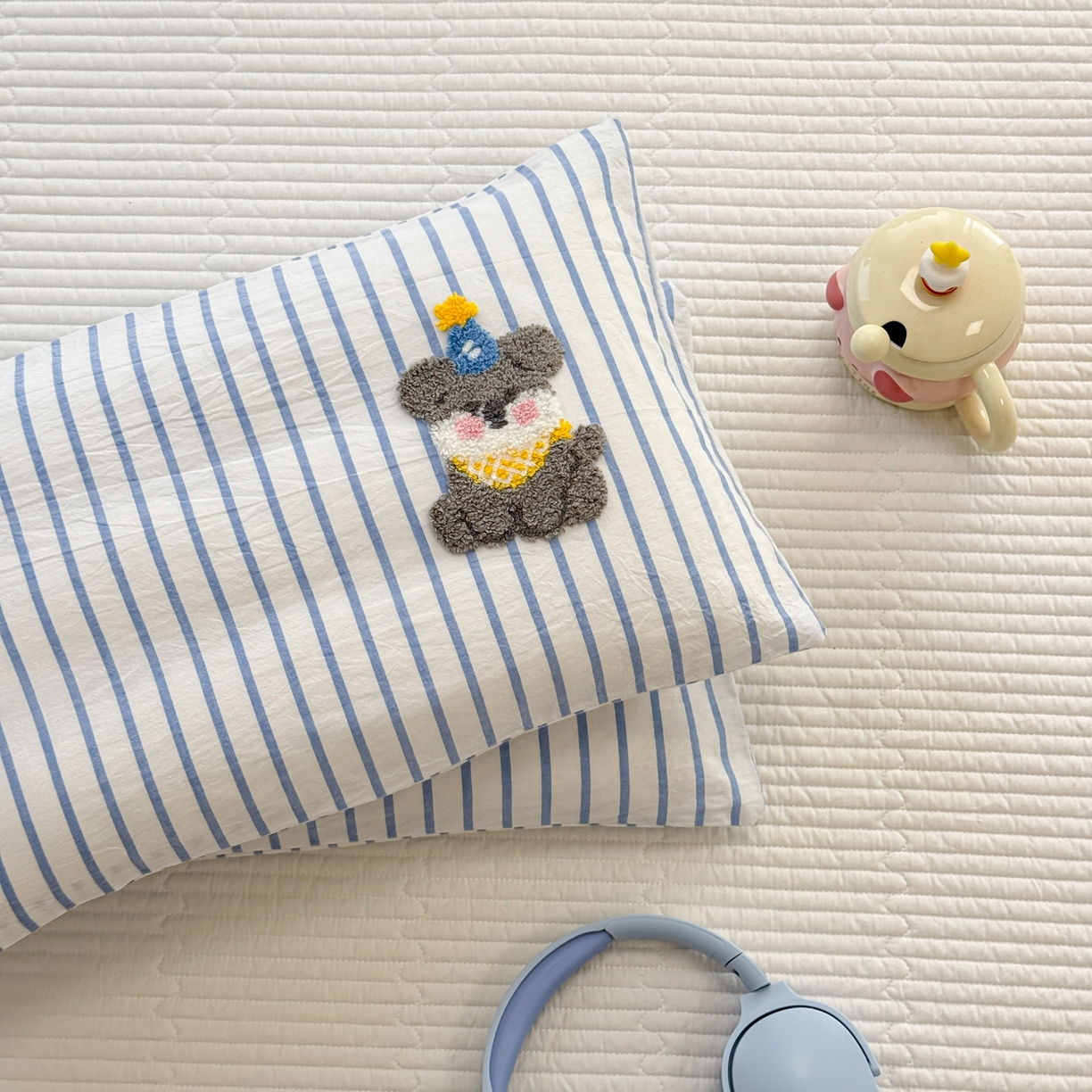 91家纺网 家纺一手货源 找家纺 （总）慕尚 2026新款色织水洗棉毛巾绣枕套