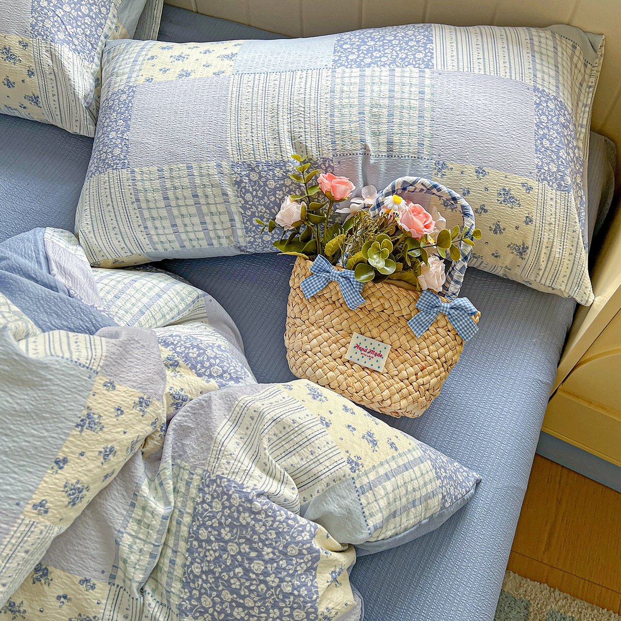 91家纺网 家纺一手货源 找家纺 仟人梦 2026新款云感双层纱印花四件套 半亩花田