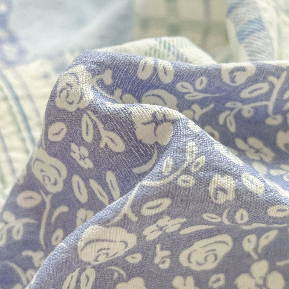 91家纺网 家纺一手货源 找家纺 仟人梦 2026新款云感双层纱印花四件套 半亩花田