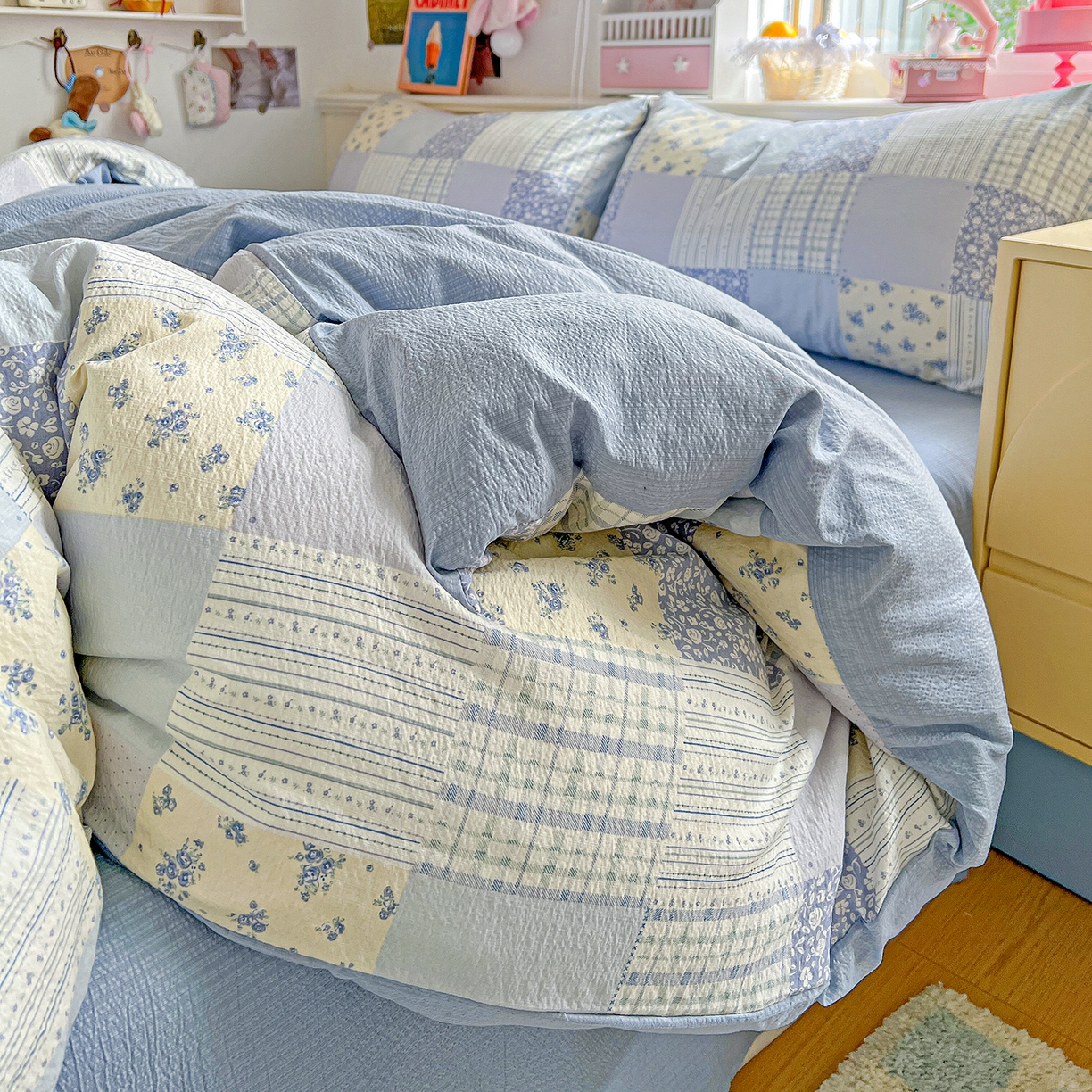 91家纺网 家纺一手货源 找家纺 仟人梦 2026新款云感双层纱印花四件套 半亩花田