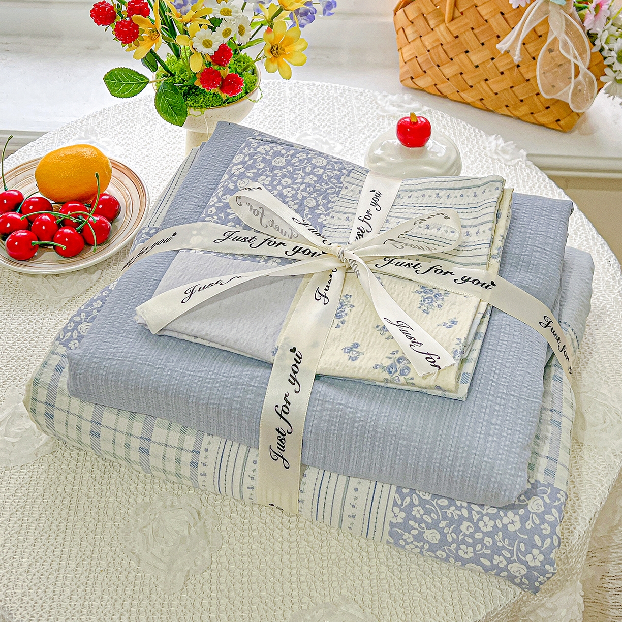 91家纺网 家纺一手货源 找家纺 仟人梦 2026新款云感双层纱印花四件套 半亩花田