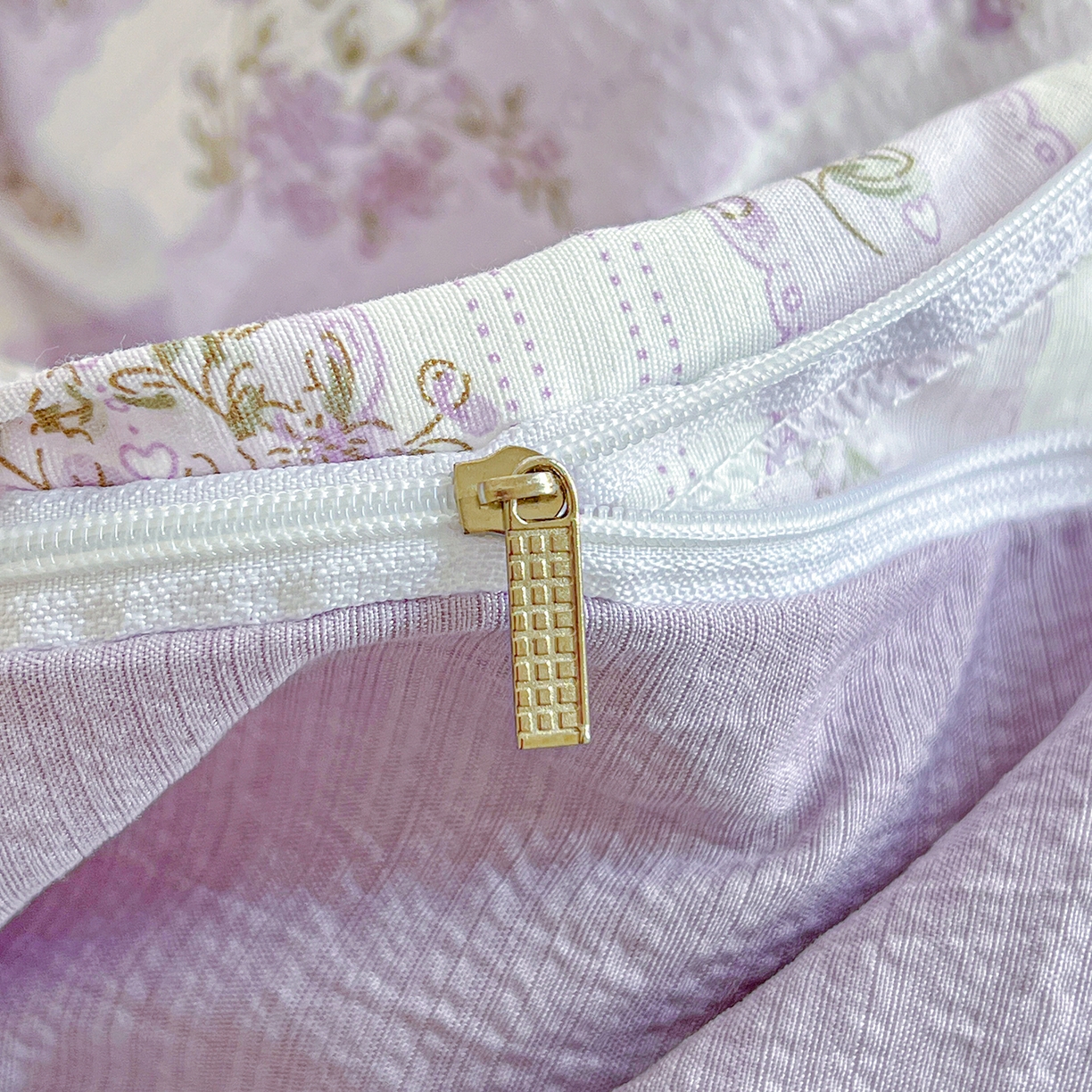 91家纺网 家纺一手货源 找家纺 仟人梦 2026新款云感双层纱印花四件套 半暖时光-紫