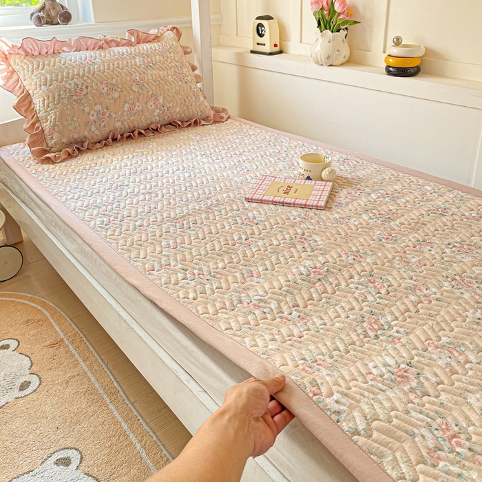 91家纺网 家纺一手货源 找家纺 （总）纽缦家纺 2026新款云感提花双层纱学生床垫