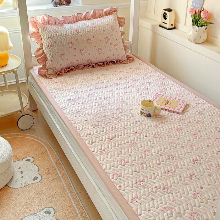 91家纺网 家纺一手货源 找家纺 纽缦家纺 2026新款云感提花双层纱学生床垫 小鸥鸥