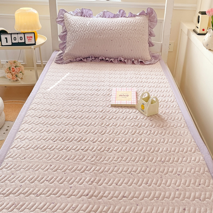 91家纺网 家纺一手货源 找家纺 纽缦家纺 2026新款云感提花双层纱学生床垫 倾心紫