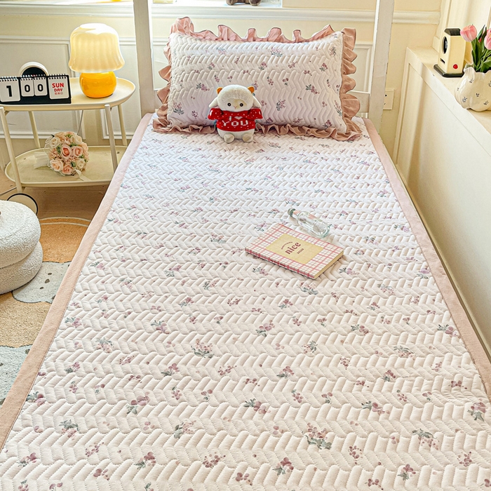 91家纺网 家纺一手货源 找家纺 纽缦家纺 2026新款云感提花双层纱学生床垫 葡萄七分甜