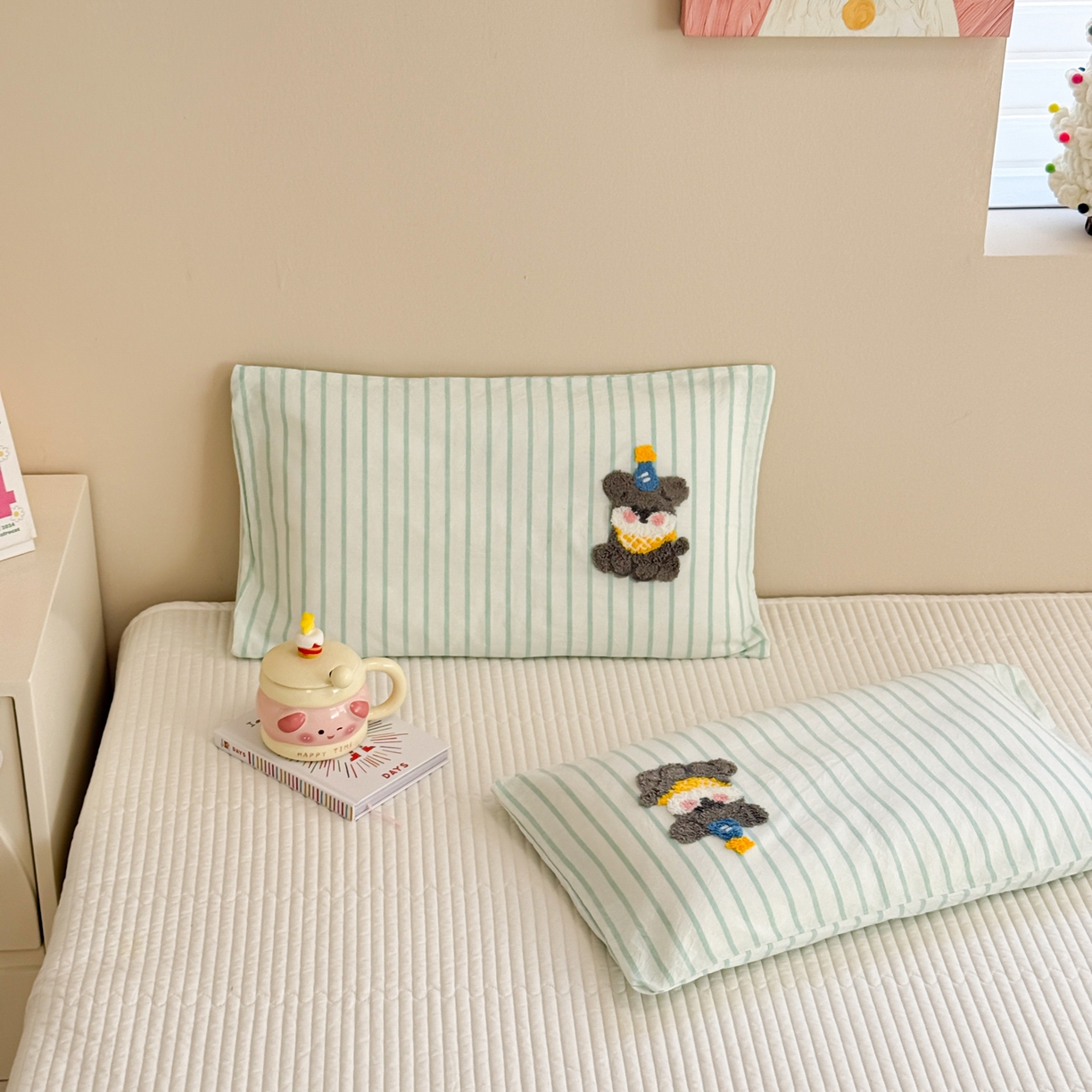 91家纺网 家纺一手货源 找家纺 慕尚 2026新款色织水洗棉毛巾绣枕套 多米 绿条纹