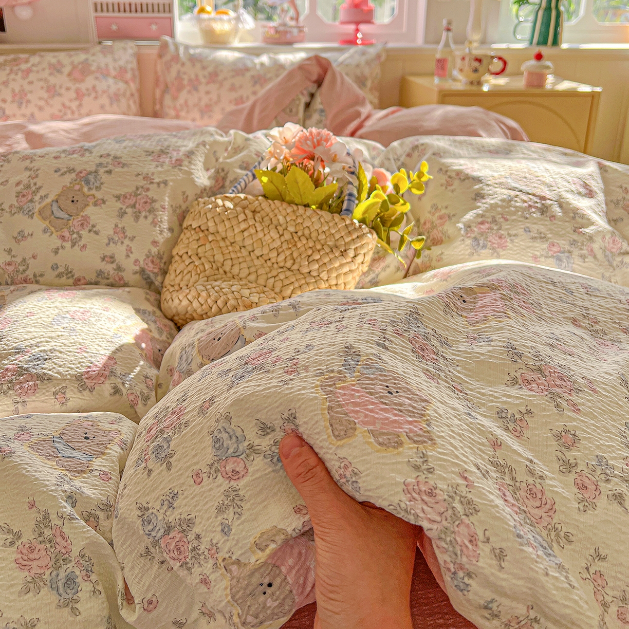 91家纺网 家纺一手货源 找家纺 仟人梦 2026新款云感双层纱印花四件套 花园里