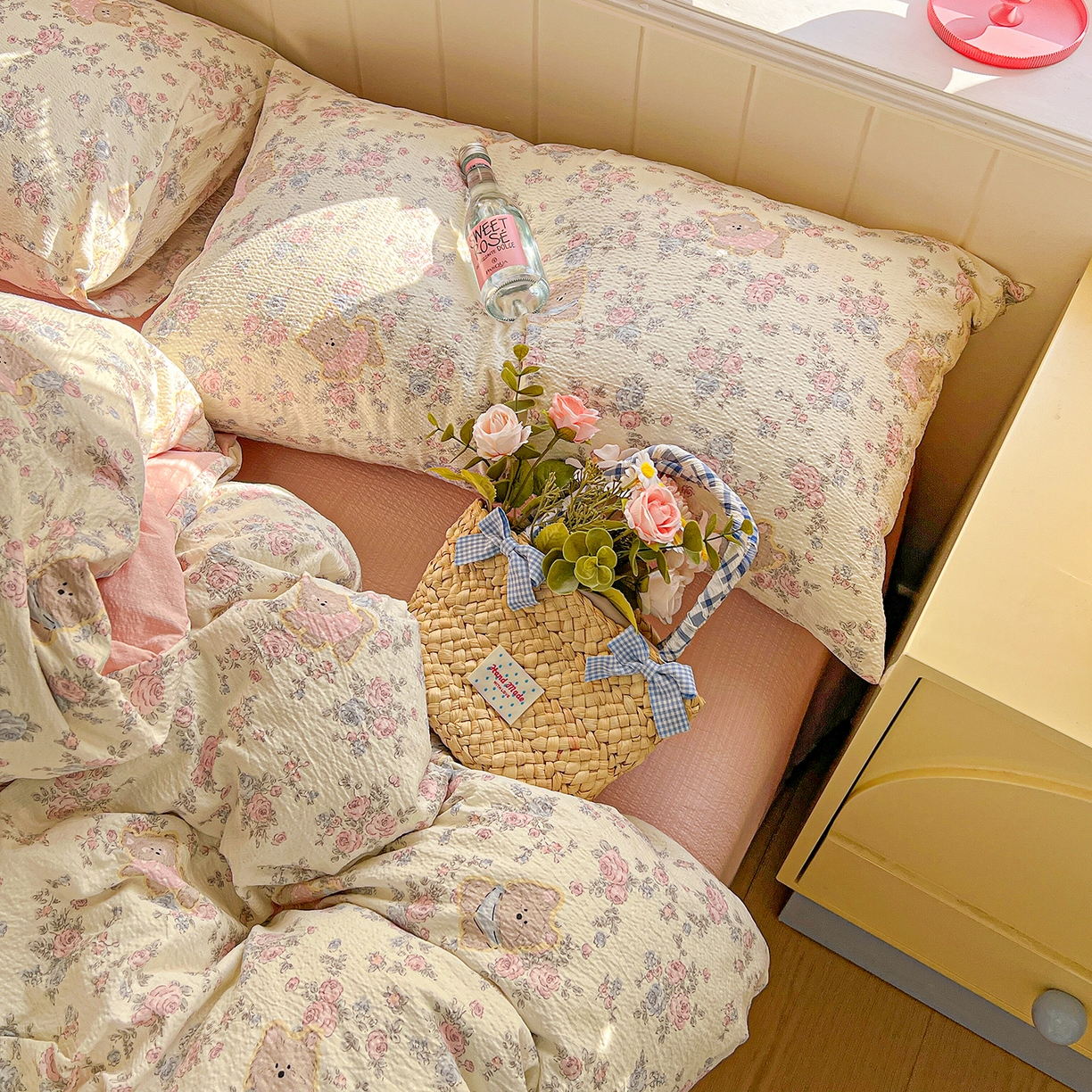 91家纺网 家纺一手货源 找家纺 仟人梦 2026新款云感双层纱印花四件套 花园里