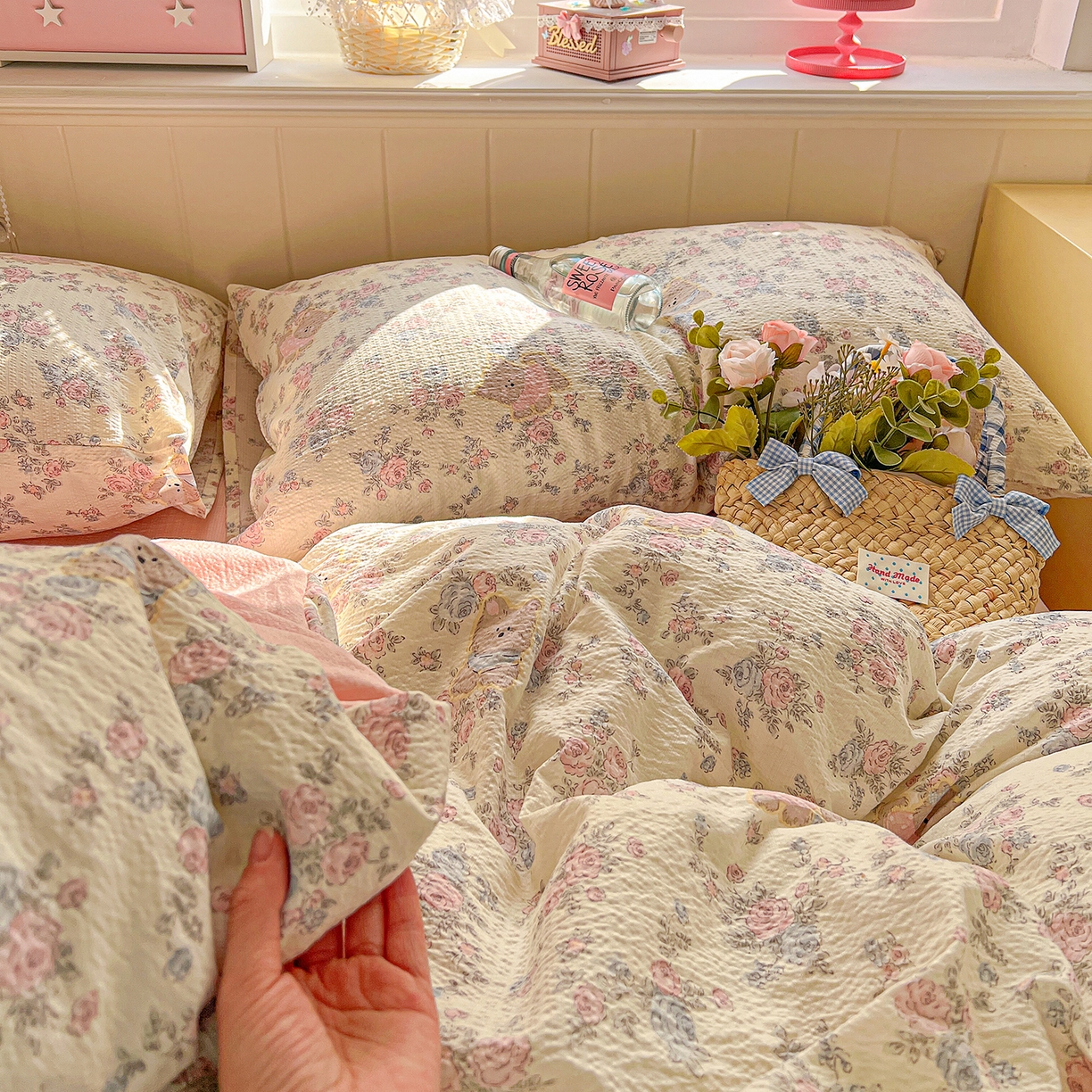 91家纺网 家纺一手货源 找家纺 仟人梦 2026新款云感双层纱印花四件套 花园里