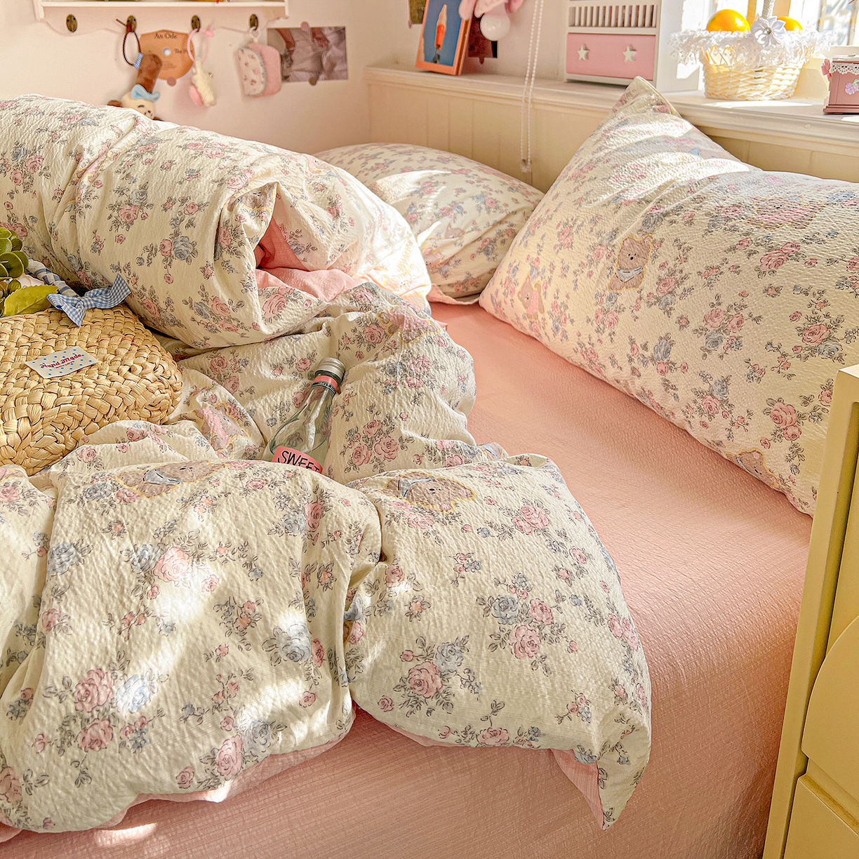 91家纺网 家纺一手货源 找家纺 仟人梦 2026新款云感双层纱印花四件套 花园里