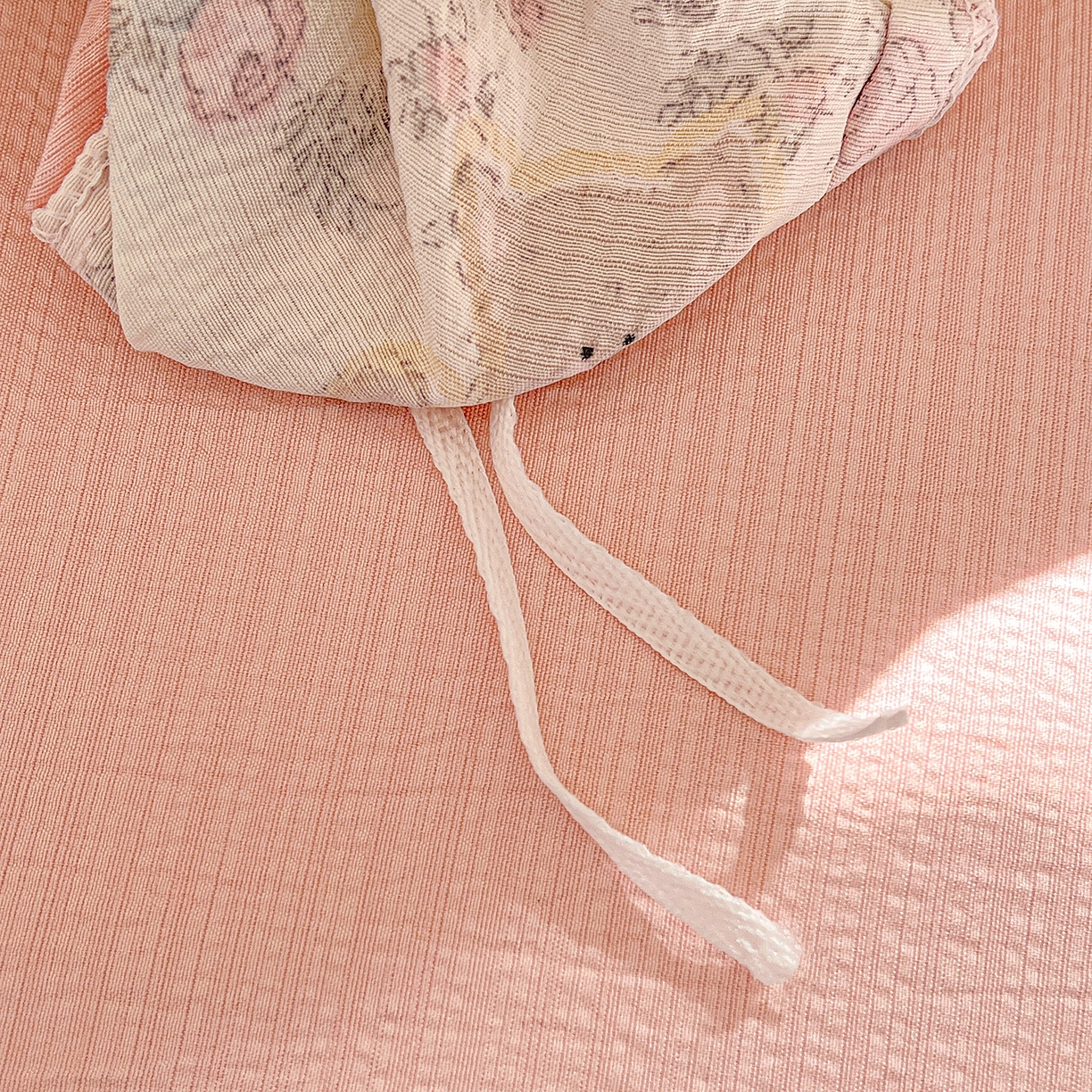 91家纺网 家纺一手货源 找家纺 仟人梦 2026新款云感双层纱印花四件套 花园里