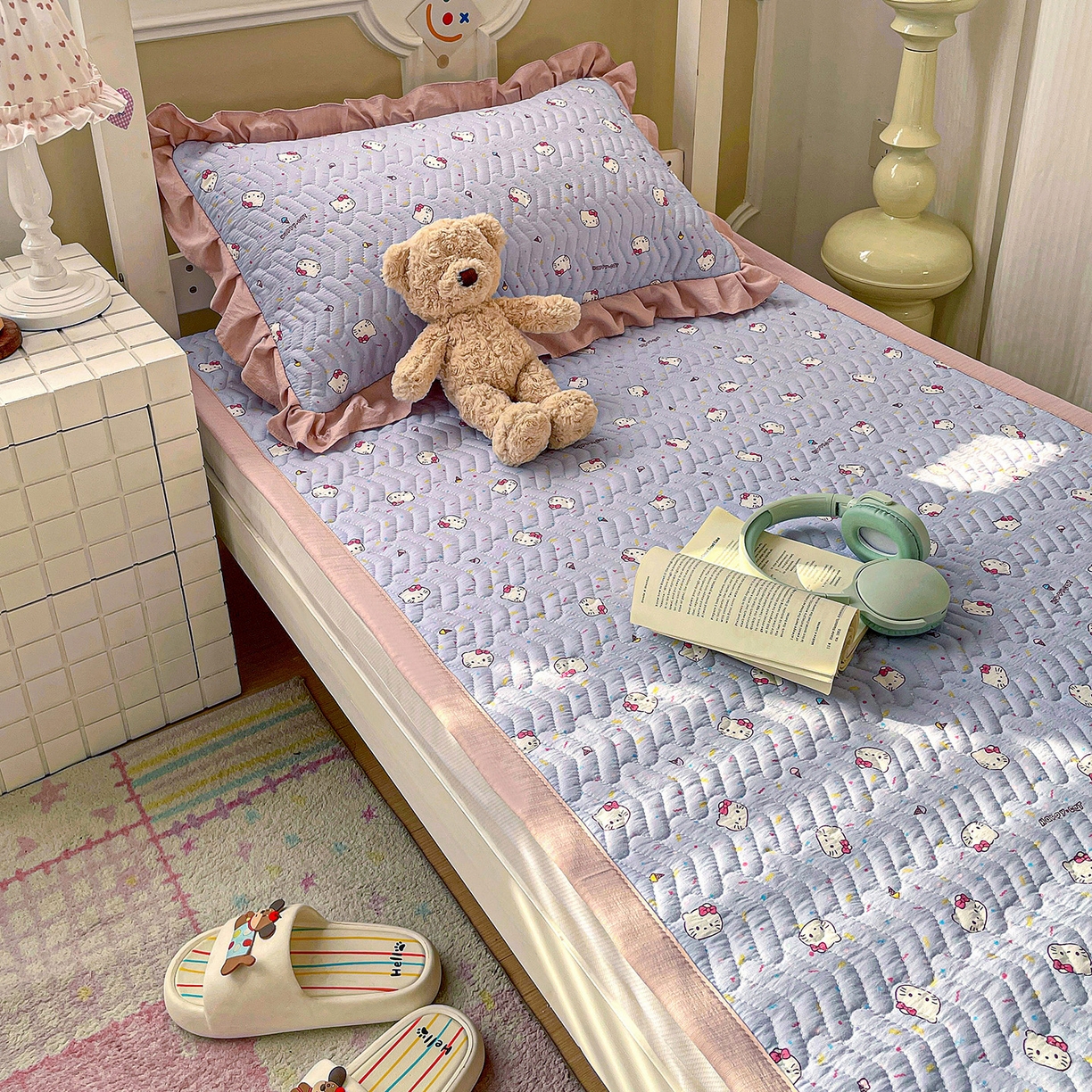 91家纺网 家纺一手货源 找家纺 纽缦家纺 2026新款云感提花双层纱学生床垫 蓝莓奶糖