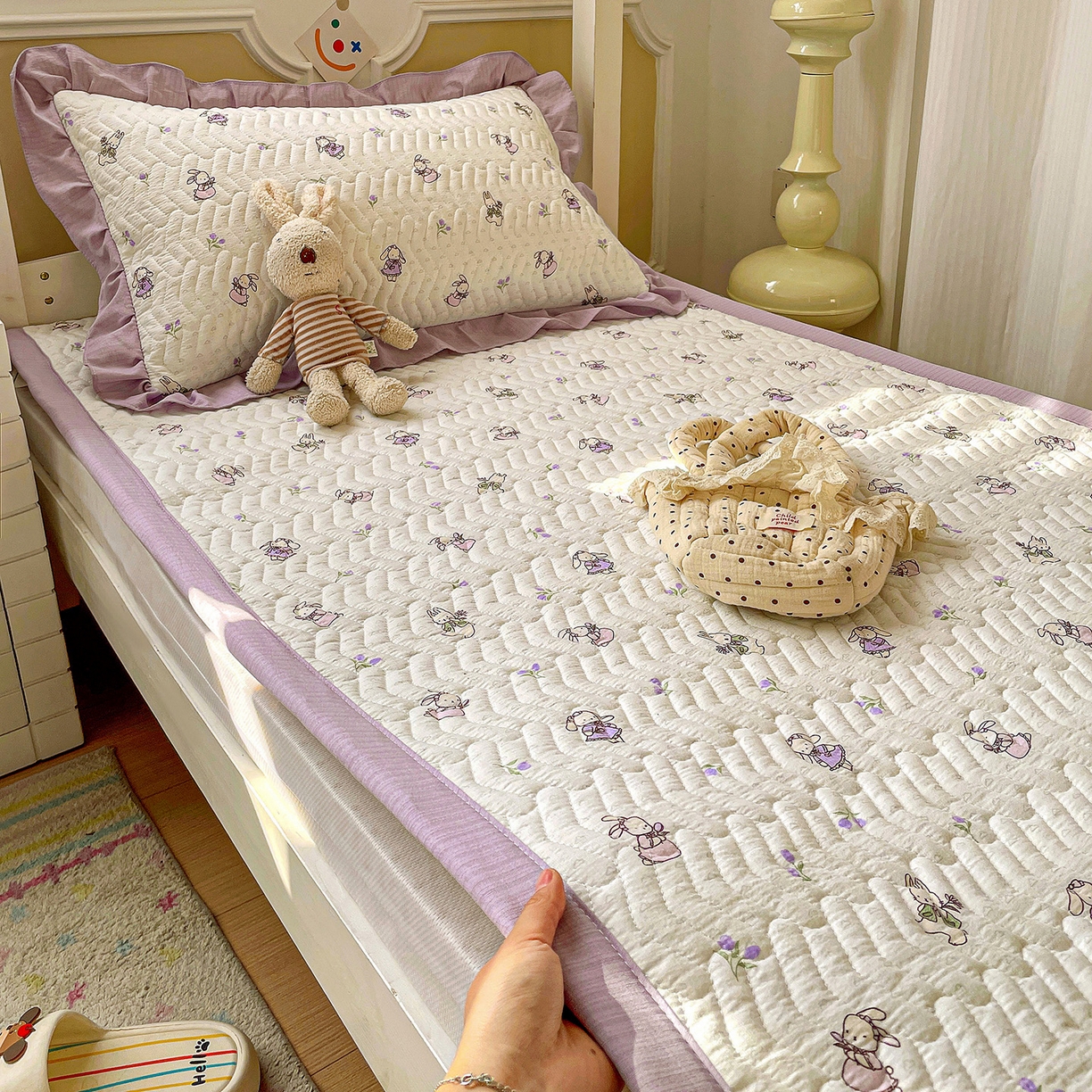 91家纺网 家纺一手货源 找家纺 纽缦家纺 2026新款云感提花双层纱学生床垫 裙子小兔