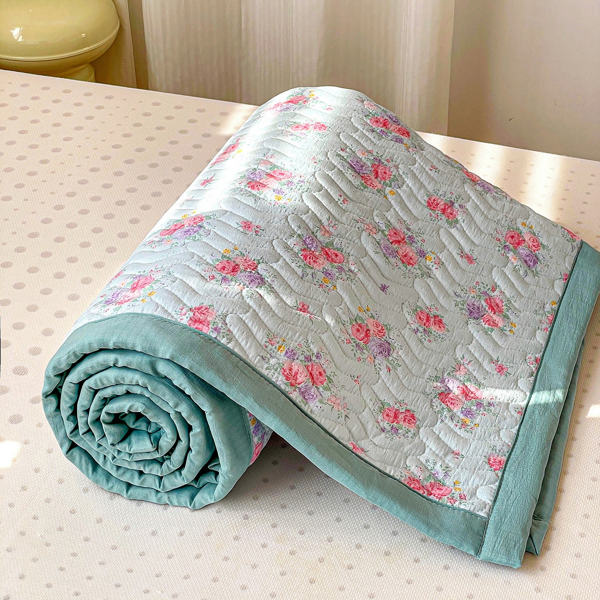 91家纺网 家纺一手货源 找家纺 纽缦家纺 2026新款云感提花双层纱学生床垫 清风与雾蓝