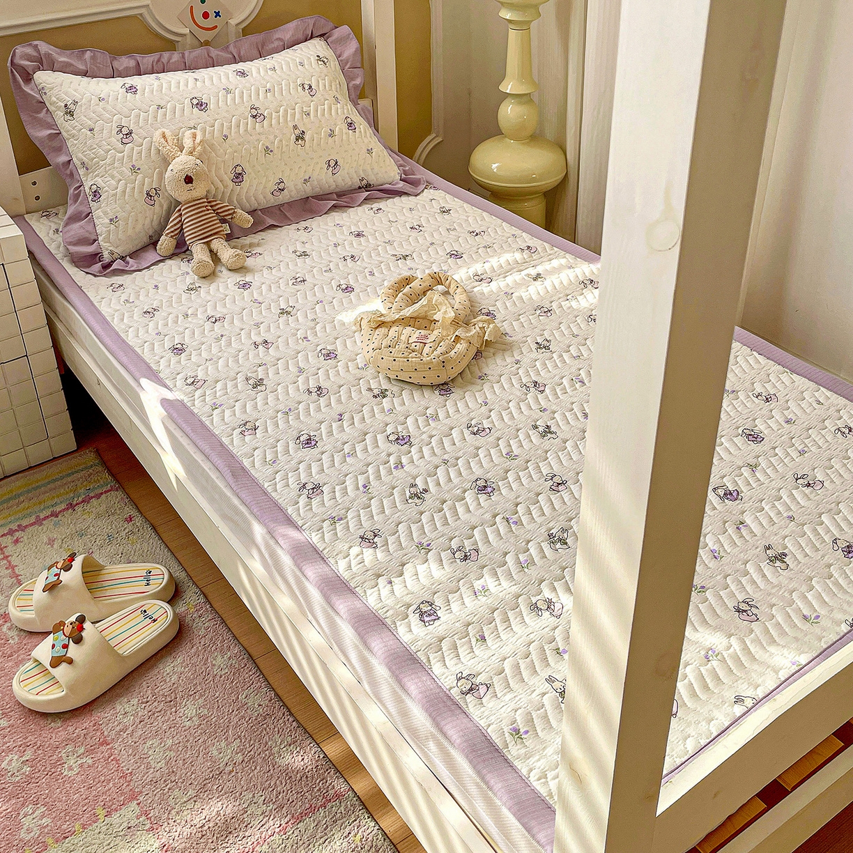 91家纺网 家纺一手货源 找家纺 纽缦家纺 2026新款云感提花双层纱学生床垫 裙子小兔