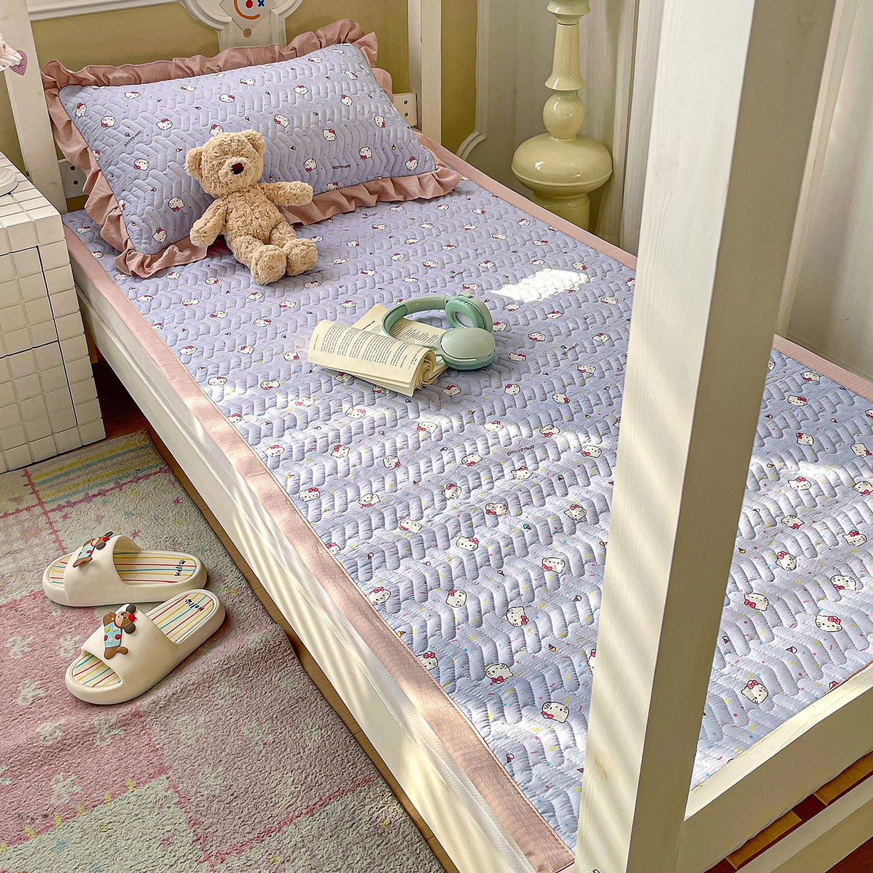 91家纺网 家纺一手货源 找家纺 纽缦家纺 2026新款云感提花双层纱学生床垫 蓝莓奶糖