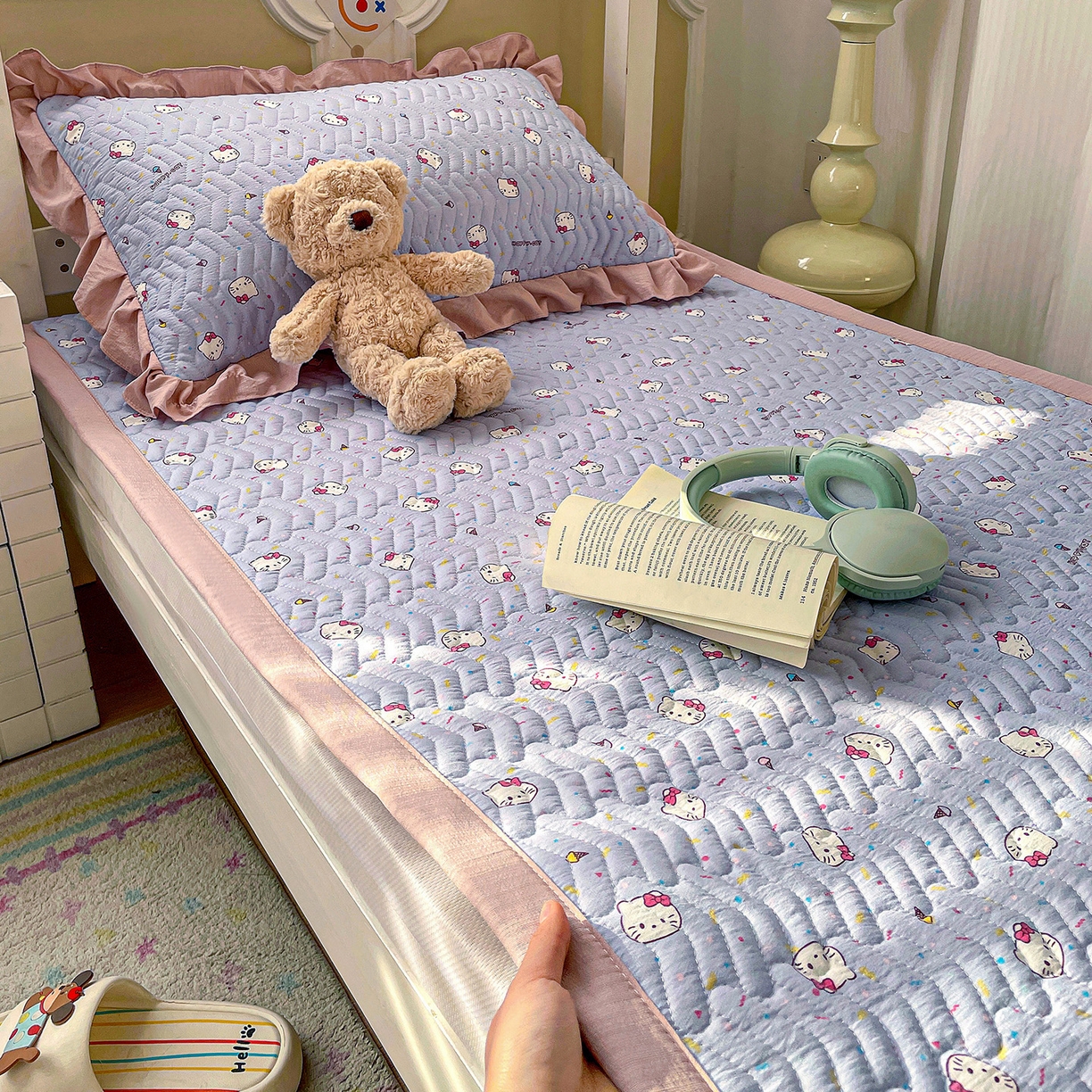 91家纺网 家纺一手货源 找家纺 纽缦家纺 2026新款云感提花双层纱学生床垫 蓝莓奶糖