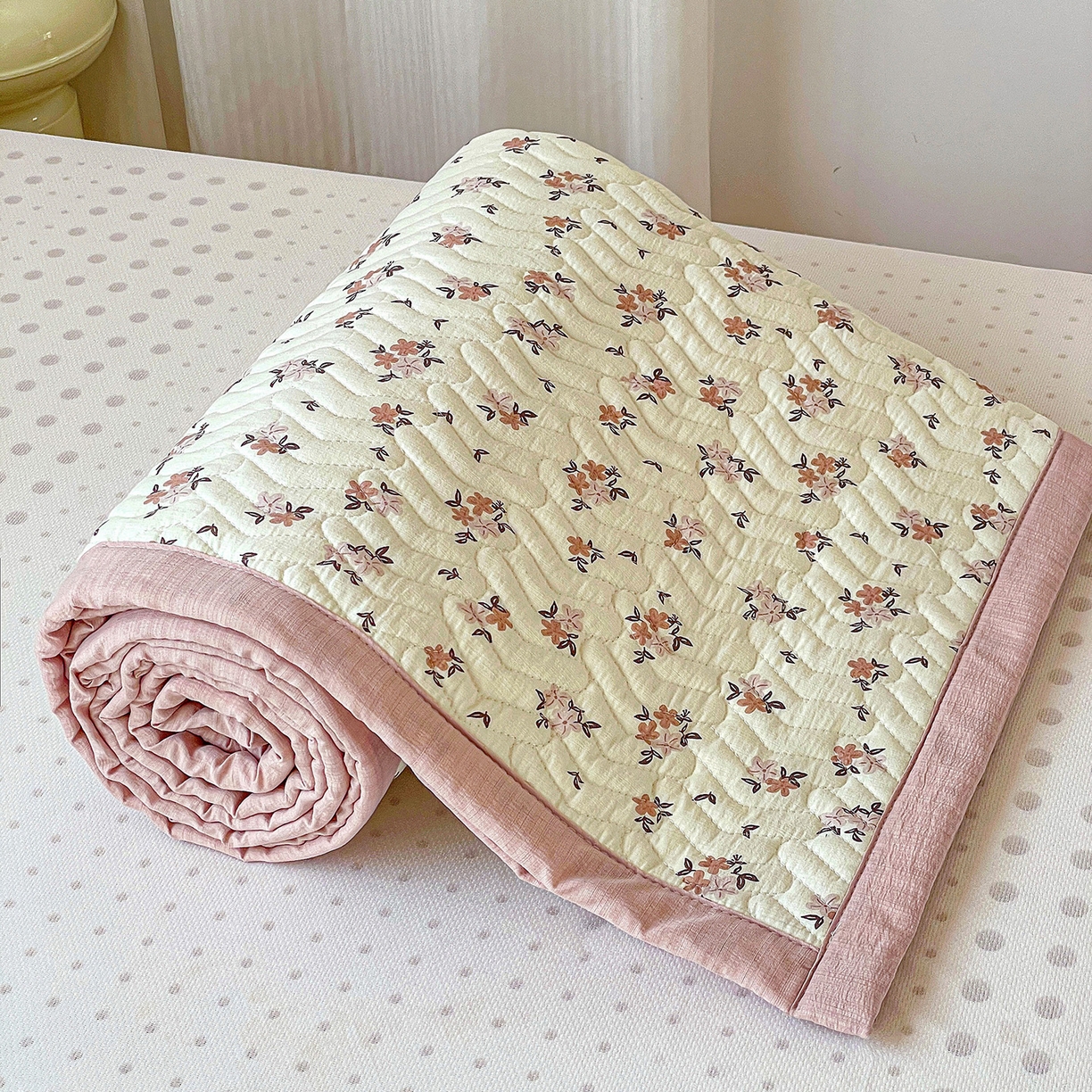 91家纺网 家纺一手货源 找家纺 纽缦家纺 2026新款云感提花双层纱学生床垫 苏瑾