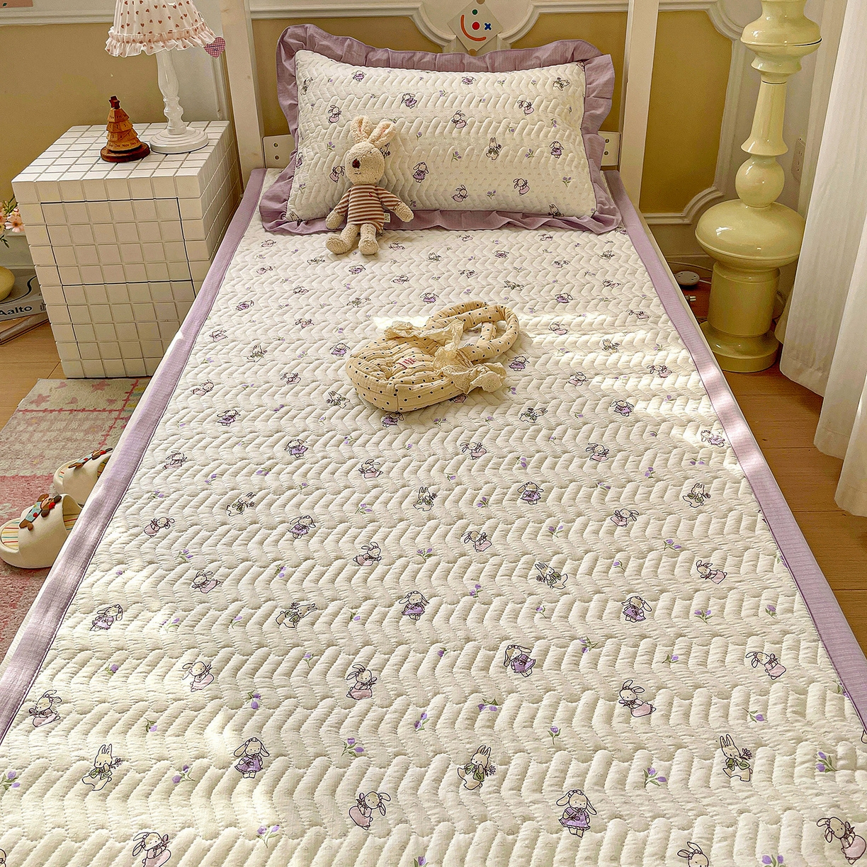 91家纺网 家纺一手货源 找家纺 纽缦家纺 2026新款云感提花双层纱学生床垫 裙子小兔