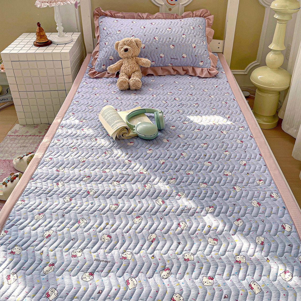 91家纺网 家纺一手货源 找家纺 纽缦家纺 2026新款云感提花双层纱学生床垫 蓝莓奶糖