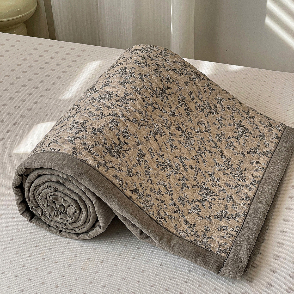 91家纺网 家纺一手货源 找家纺 纽缦家纺 2026新款云感提花双层纱学生床垫 竹韵花语