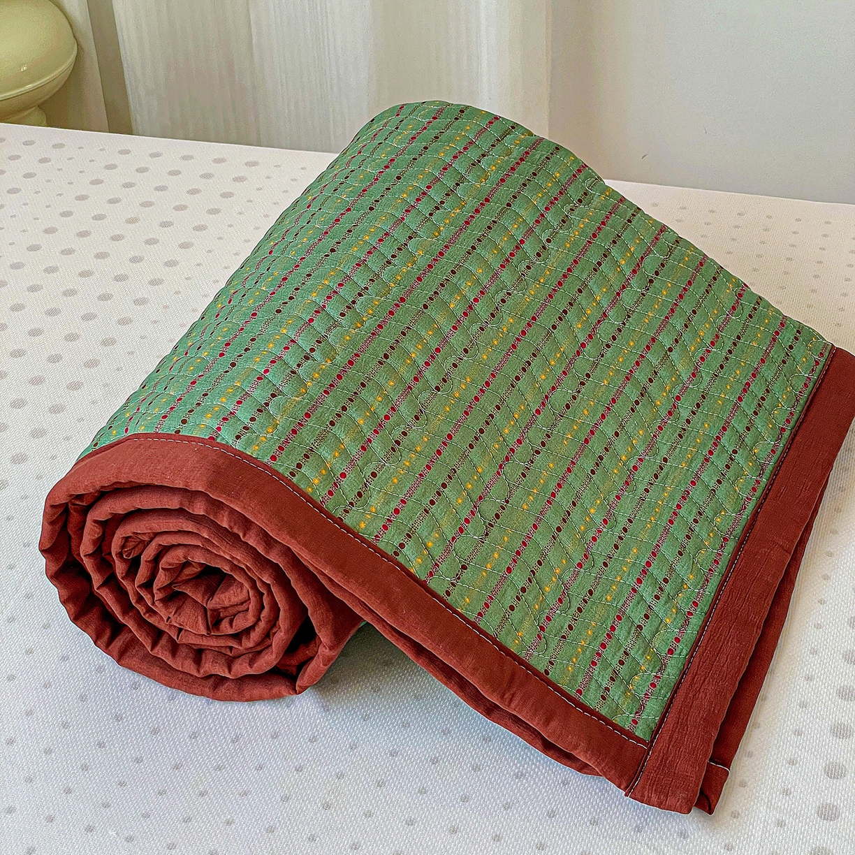 91家纺网 家纺一手货源 找家纺 纽缦家纺 2026新款云感提花双层纱学生床垫 六子棋绿