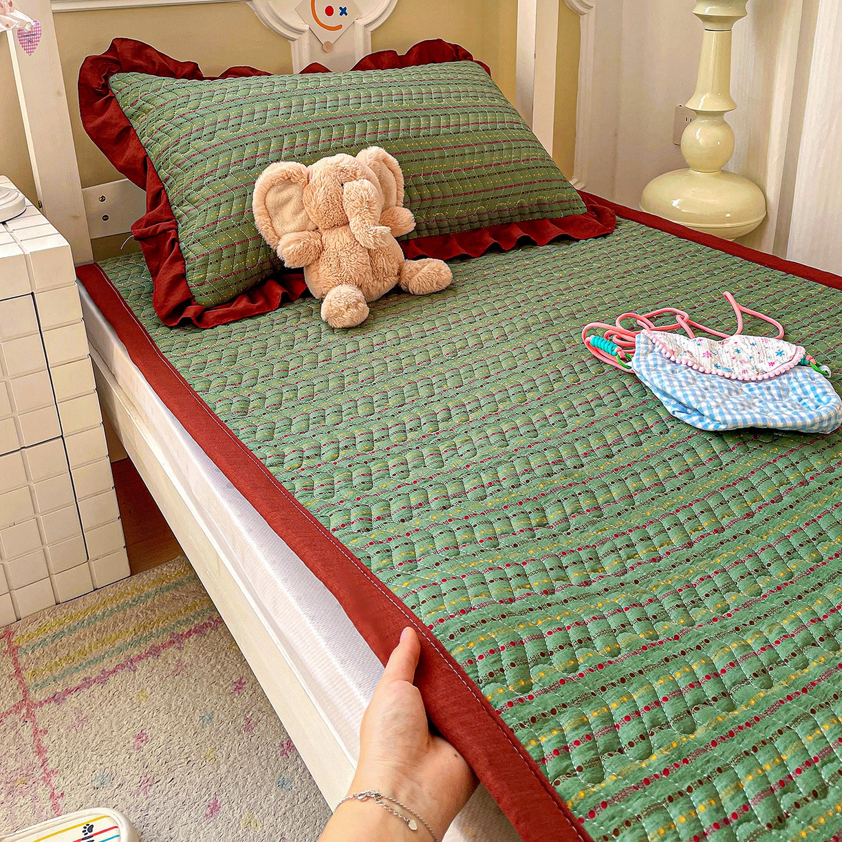 91家纺网 家纺一手货源 找家纺 纽缦家纺 2026新款云感提花双层纱学生床垫 六子棋绿