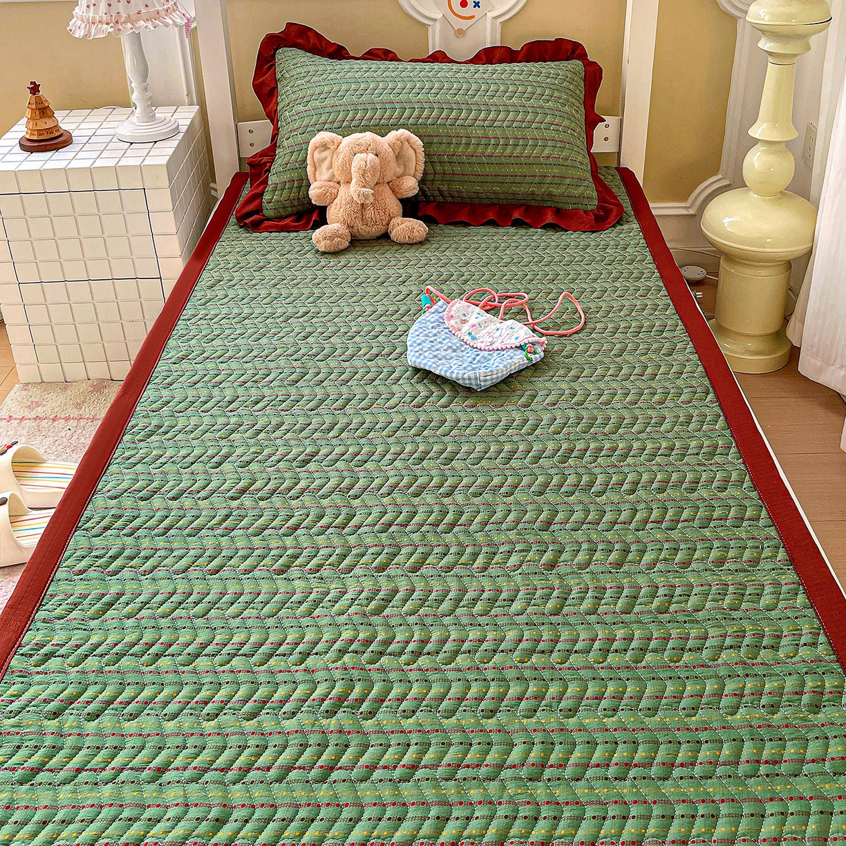 91家纺网 家纺一手货源 找家纺 纽缦家纺 2026新款云感提花双层纱学生床垫 六子棋绿