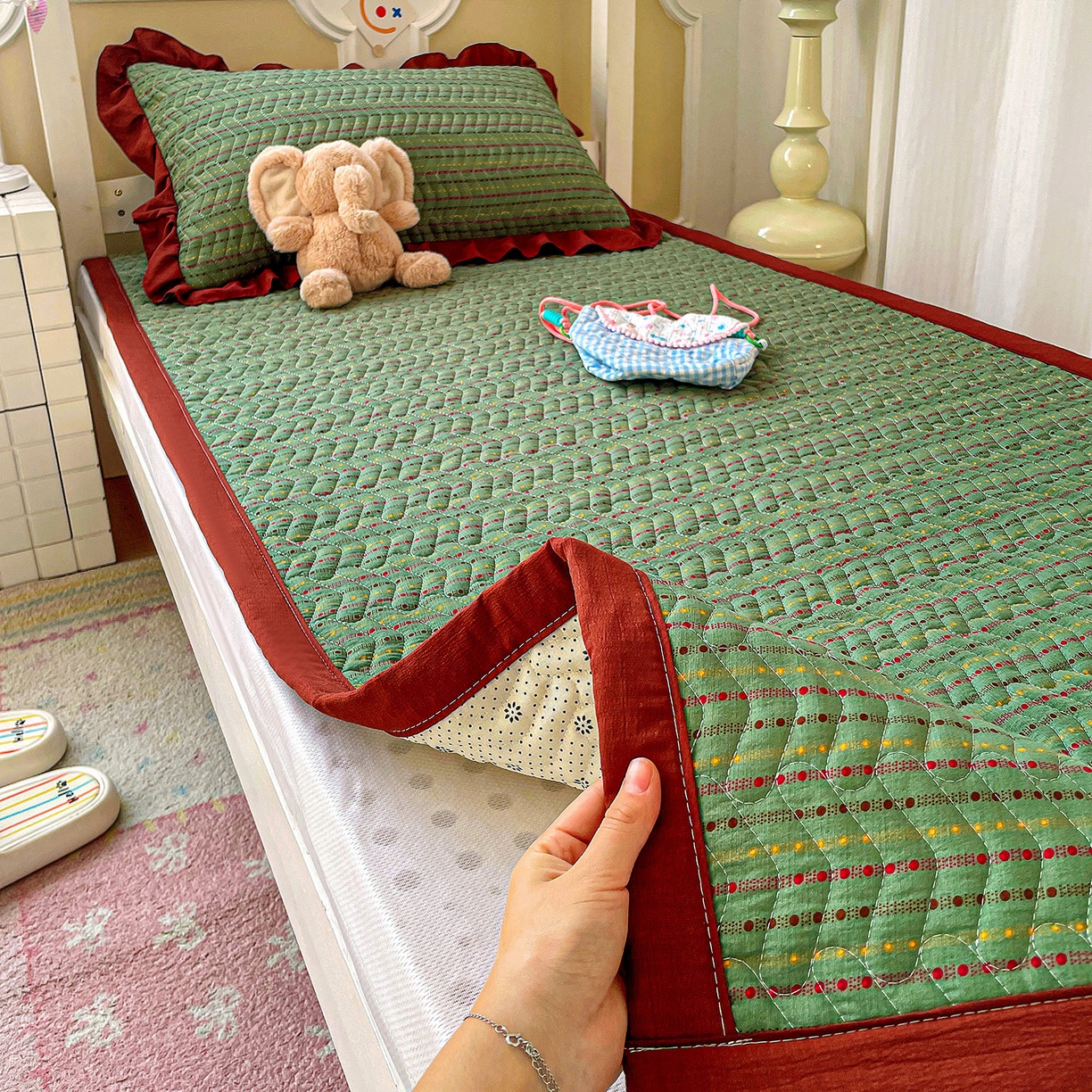 91家纺网 家纺一手货源 找家纺 纽缦家纺 2026新款云感提花双层纱学生床垫 六子棋绿