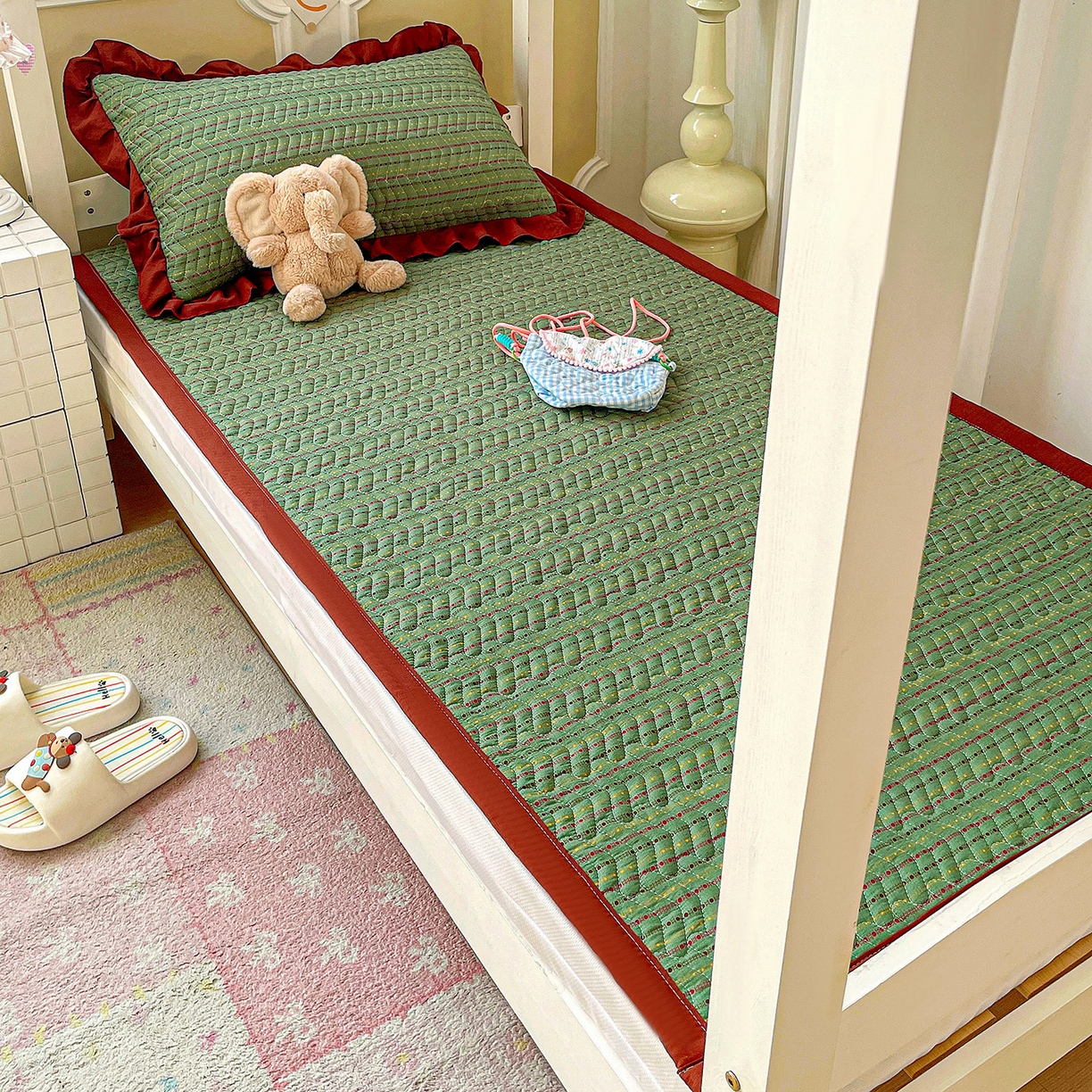 91家纺网 家纺一手货源 找家纺 纽缦家纺 2026新款云感提花双层纱学生床垫 六子棋绿