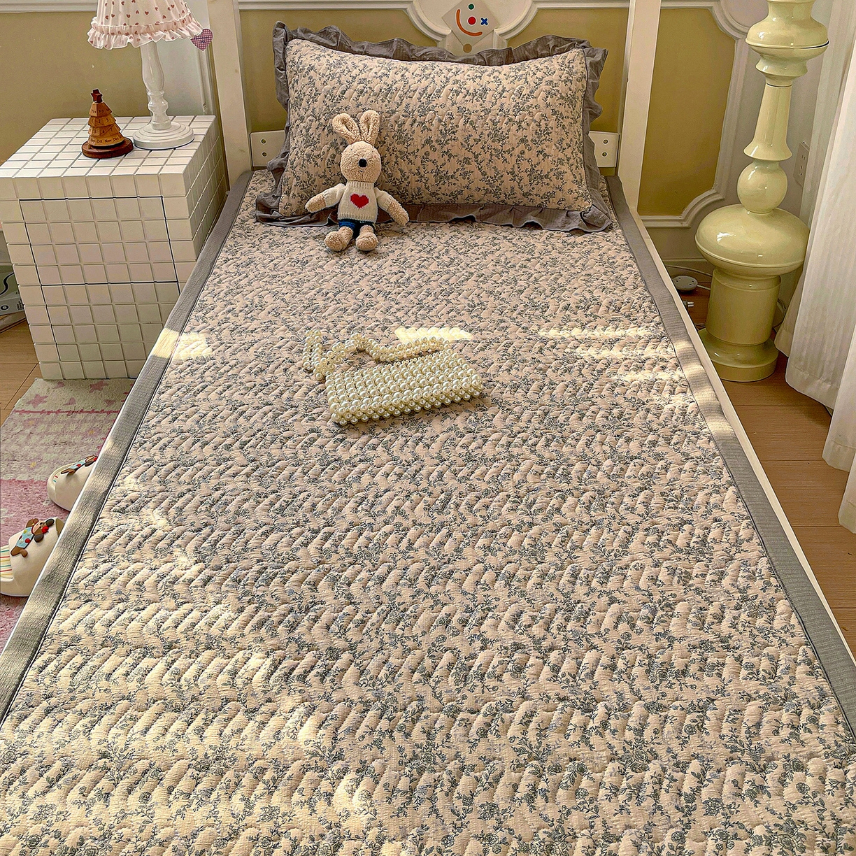 91家纺网 家纺一手货源 找家纺 纽缦家纺 2026新款云感提花双层纱学生床垫 竹韵花语