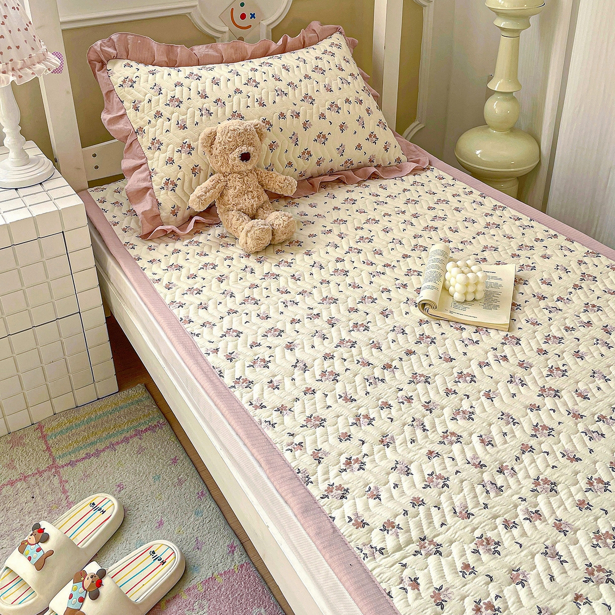 纽缦家纺 2026新款云感提花双层纱学生床垫 苏瑾