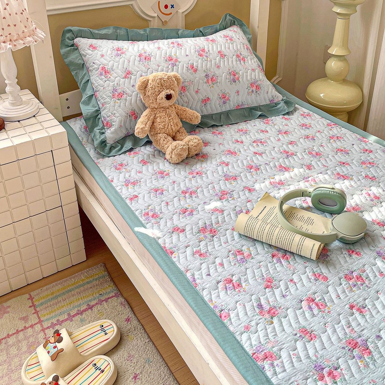 91家纺网 家纺一手货源 找家纺 纽缦家纺 2026新款云感提花双层纱学生床垫 清风与雾蓝