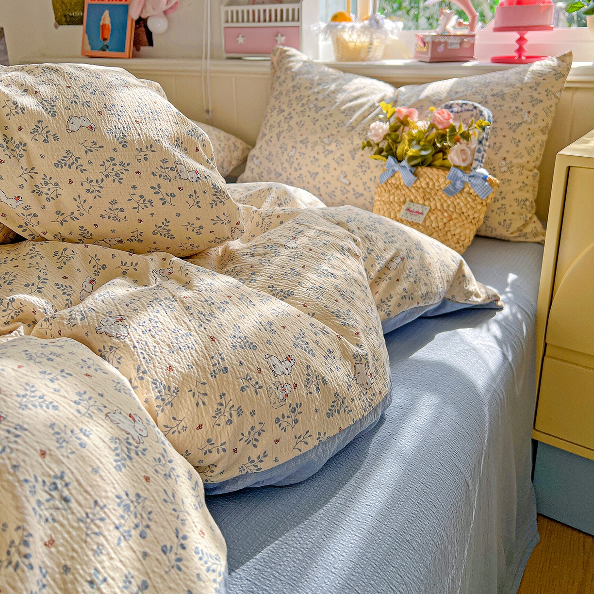 91家纺网 家纺一手货源 找家纺 仟人梦 2026新款云感双层纱印花四件套 花园兔