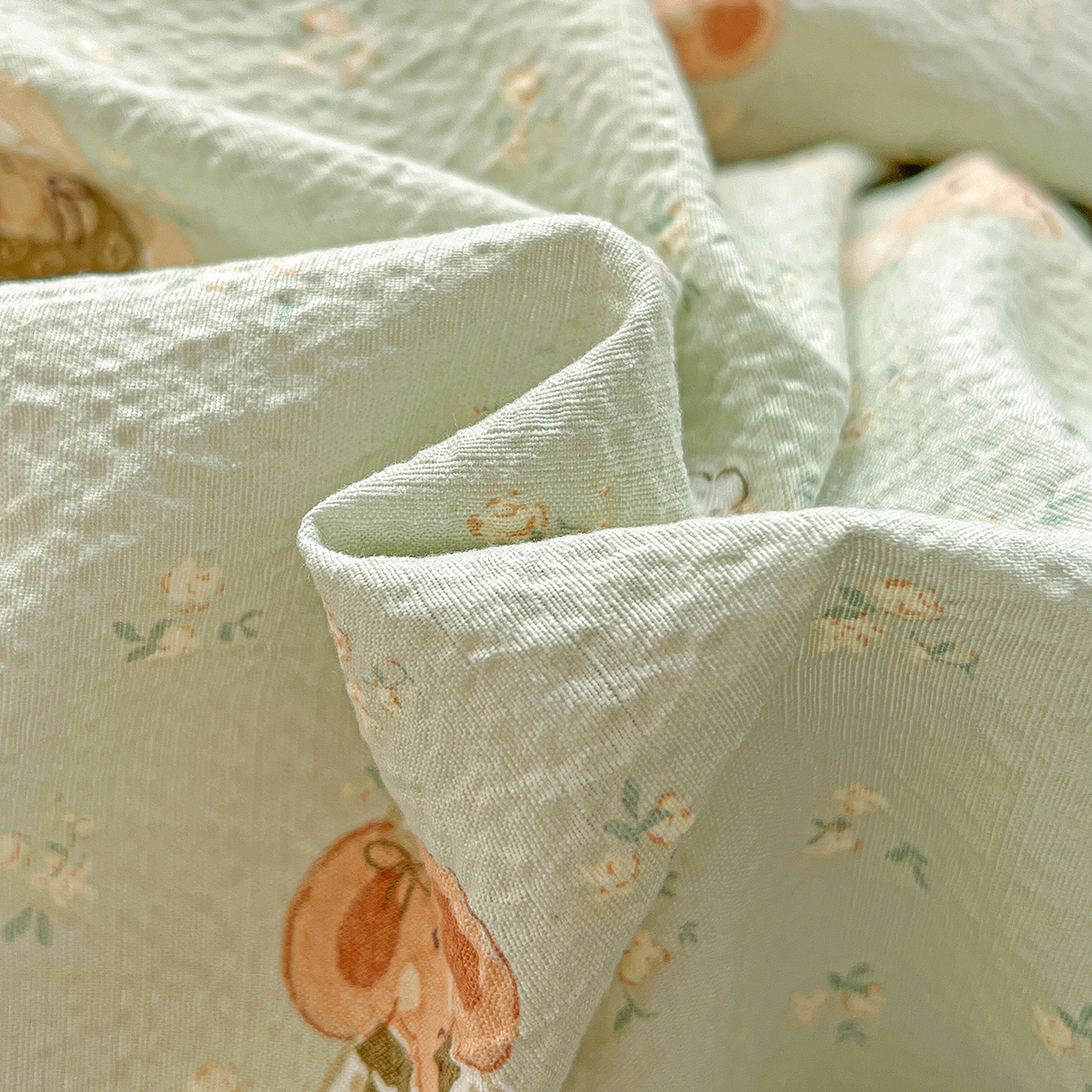 91家纺网 家纺一手货源 找家纺 仟人梦 2026新款云感双层纱印花四件套 绿色泡泡