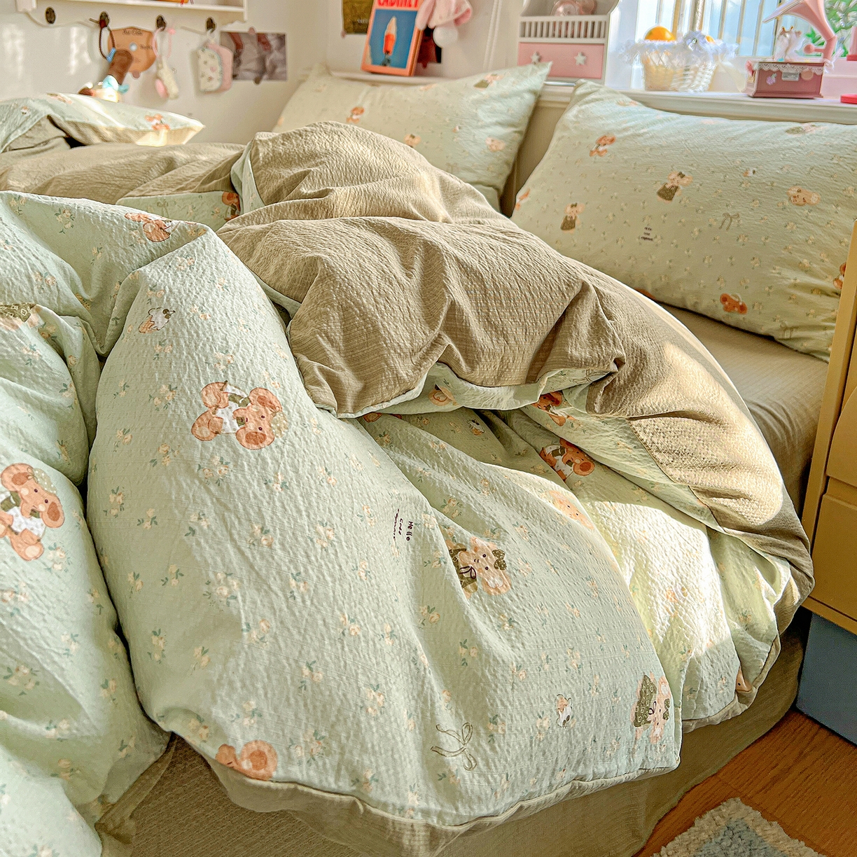 91家纺网 家纺一手货源 找家纺 仟人梦 2026新款云感双层纱印花四件套 绿色泡泡