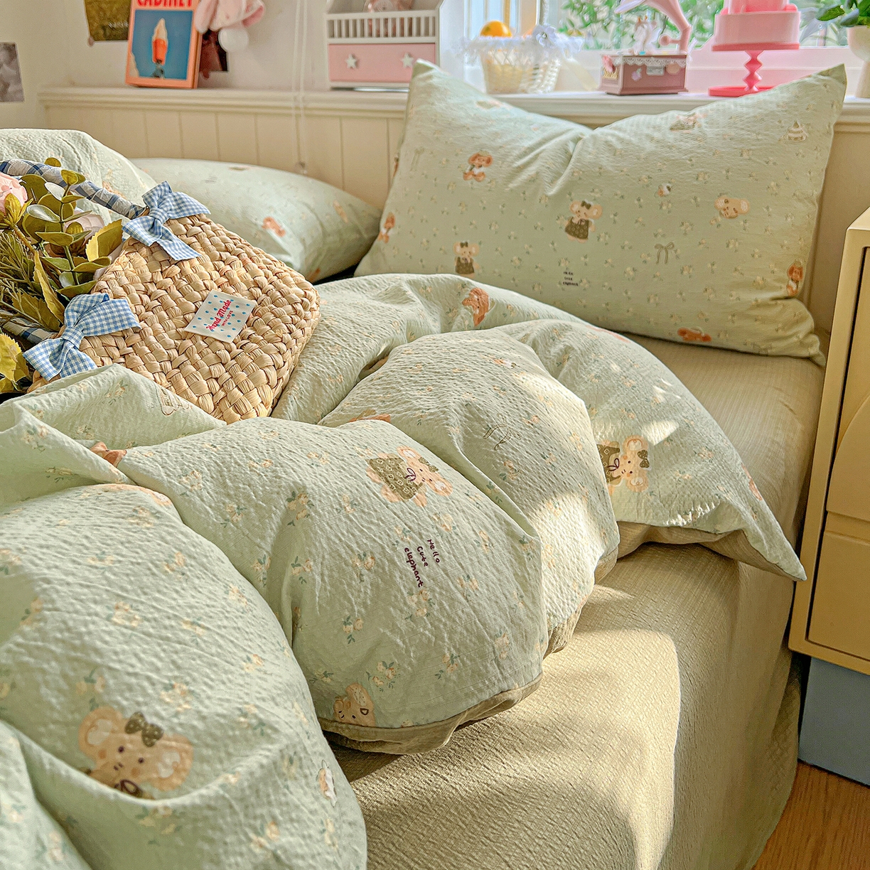 91家纺网 家纺一手货源 找家纺 仟人梦 2026新款云感双层纱印花四件套 绿色泡泡