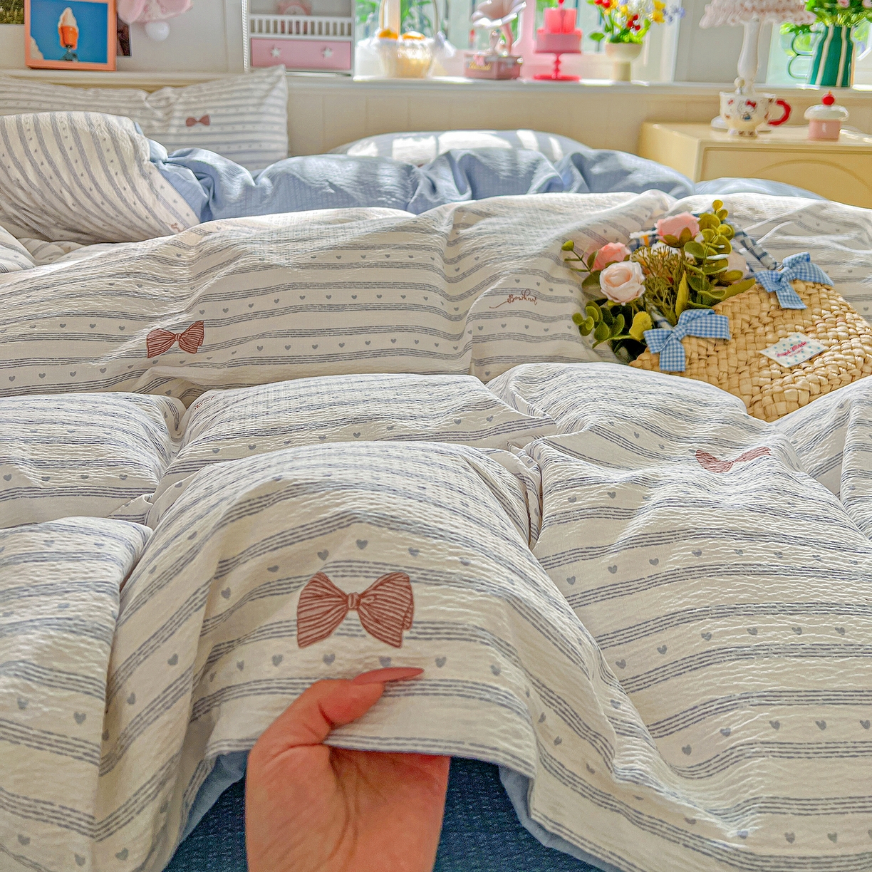 91家纺网 家纺一手货源 找家纺 仟人梦 2026新款云感双层纱印花四件套 清新条纹