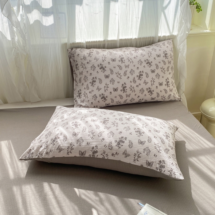 91家纺网 家纺一手货源 找家纺 红日子纺织品  2026春夏新款云感小清新皱皱纱四件套 浮梦花影